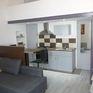 studio-lourmarin-centre.fr-provencehotel.com/